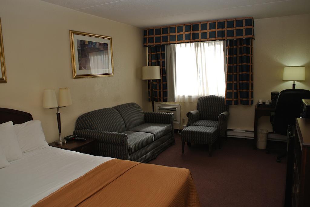 Travelodge By Wyndham Ottawa East Zewnętrze zdjęcie